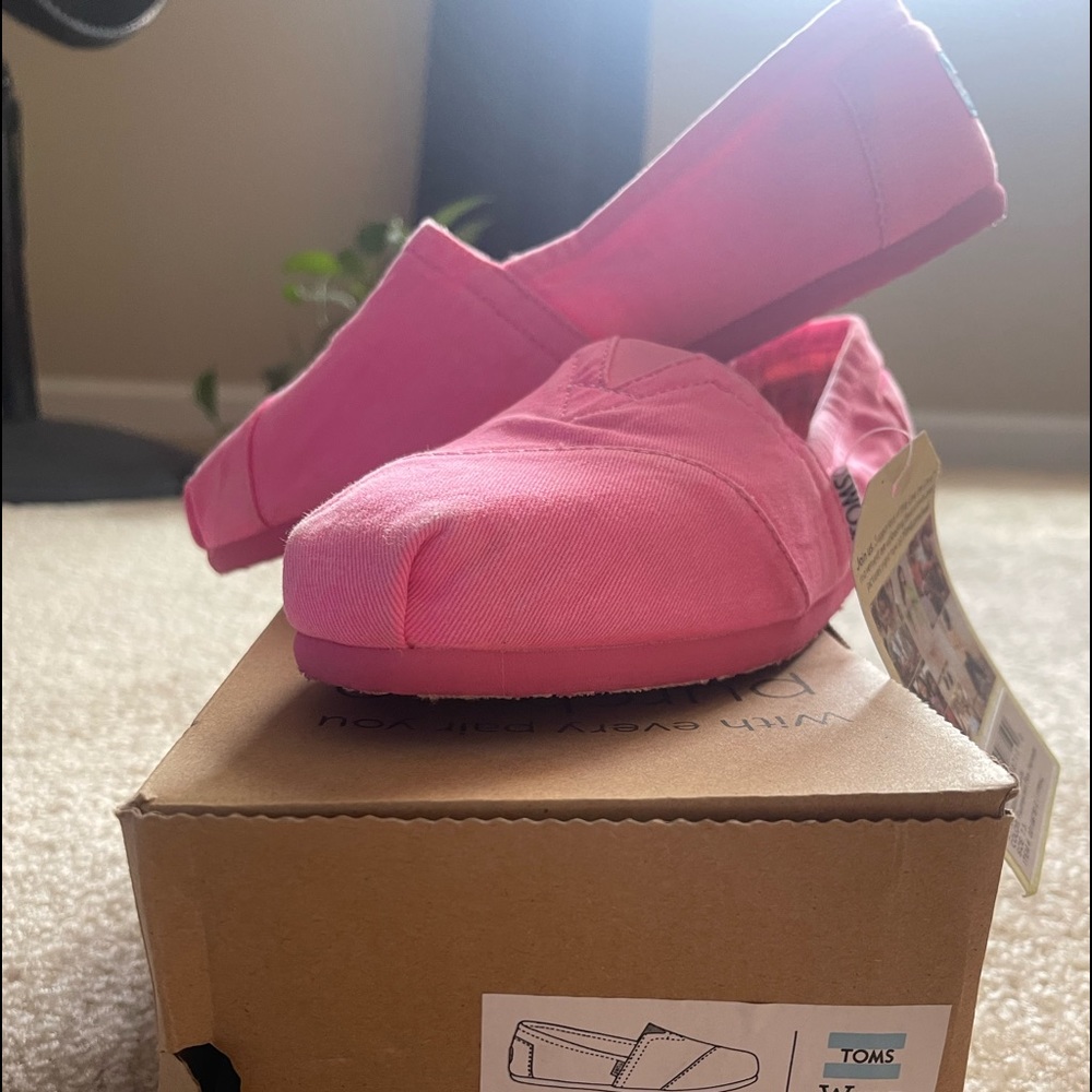 Authentic Toms